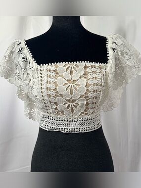 Selfie Leslie White Guipure Lace Crop Top Bridalcore Coquette Flutter Sleeve XS